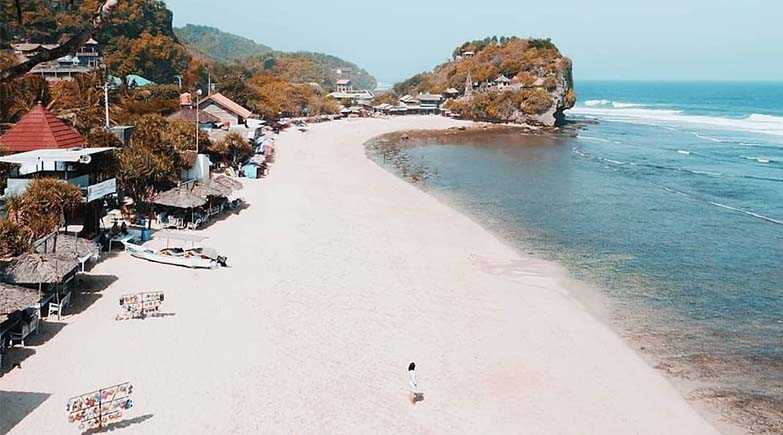 Pantai Indrayanti Jogja - Lokasi & Harga Tiket Masuk 2022